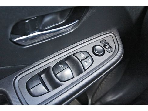 Used 2020 Nissan Versa SV FWD image 22