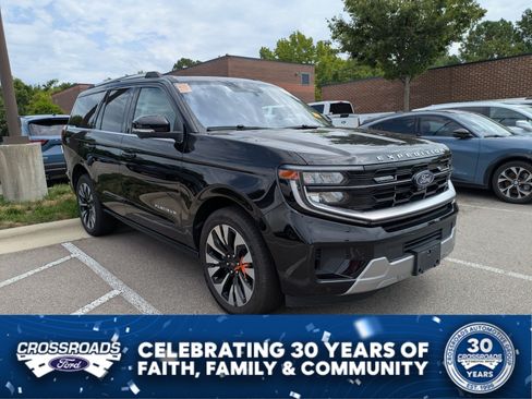 Used 2025 Ford Expedition Platinum w/ Driver's Package AWD/4WD image 1
