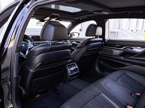 Used 2019 BMW 750i xDrive w/ Executive Package image 39