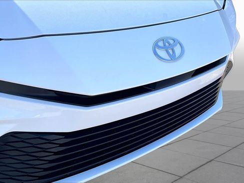 Used 2025 Toyota Camry LE FWD image 31