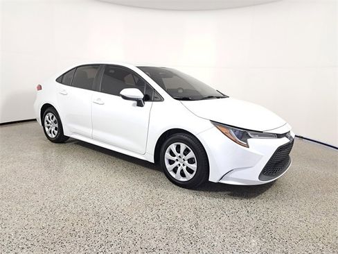 Used 2022 Toyota Corolla LE image 4