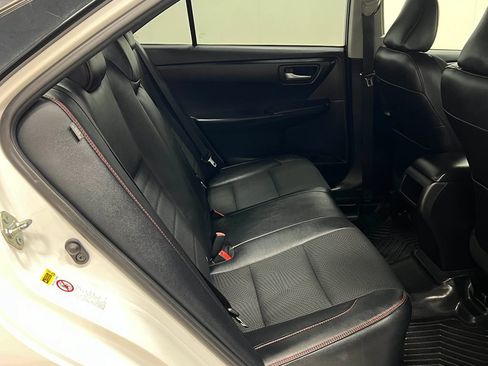 Used 2016 Toyota Camry SE FWD image 30