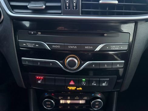 Used 2018 INFINITI QX30 Sport image 18