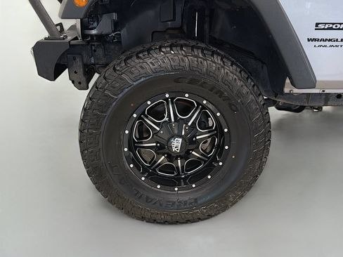 Used 2018 Jeep Wrangler Unlimited Sport S AWD/4WD image 42