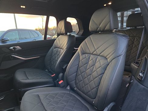 Certified 2025 BMW X7 xDrive40i w/ M Sport Package image 10