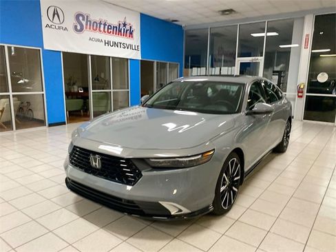 Used 2024 Honda Accord Touring image 4