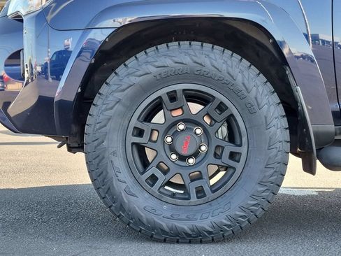 Used 2023 Toyota 4Runner SR5 Premium w/ Moonroof Package RWD image 33