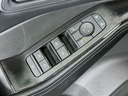 Used 2025 Nissan Rogue SV image 15