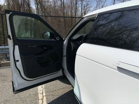 Used 2024 Land Rover Range Rover Evoque S image 13