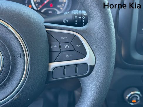 Used 2019 Jeep Renegade Sport FWD image 17