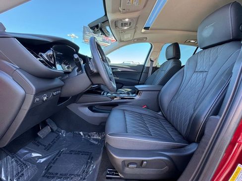 Used 2023 Buick Envision Avenir image 25