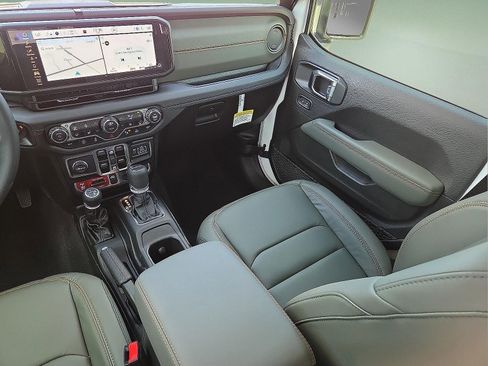 New 2025 Jeep Gladiator Mojave image 12