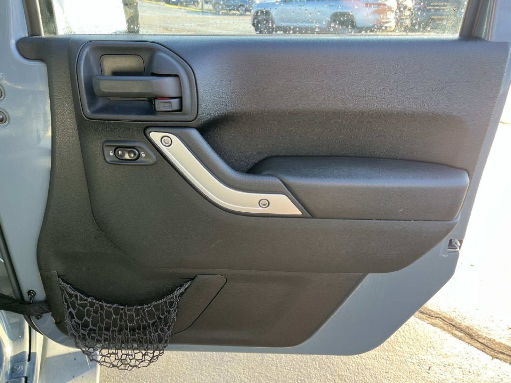 Used 2015 Jeep Wrangler Unlimited Sahara AWD/4WD image 22