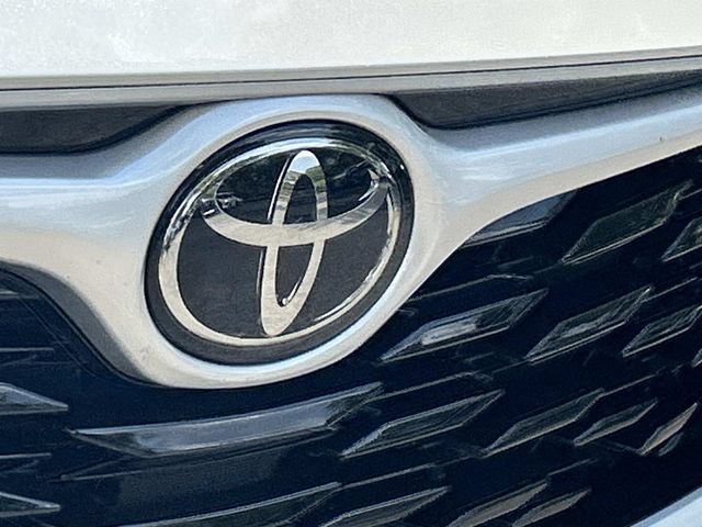 Used 2023 Toyota Highlander XLE AWD/4WD image 11