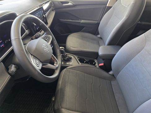 New 2025 Volkswagen Taos SE image 9