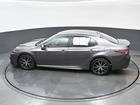 Used 2023 Toyota Camry SE image 38