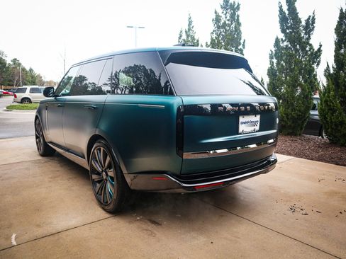Used 2025 Land Rover Range Rover SV image 9