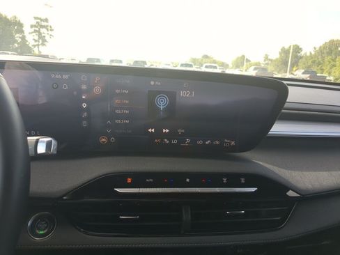 Used 2025 Buick Enclave Preferred FWD image 13