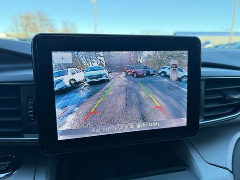 Used 2022 Ford Explorer XLT w/ Equipment Group 202A image 10