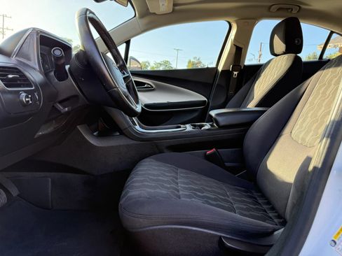 Used 2014 Chevrolet Volt FWD image 9