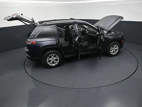 Used 2023 Jeep Grand Cherokee Limited w/ Luxury Tech Group II AWD/4WD image 29