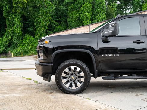 Used 2022 Chevrolet Silverado 2500 Custom w/ Custom Value Package AWD/4WD image 3