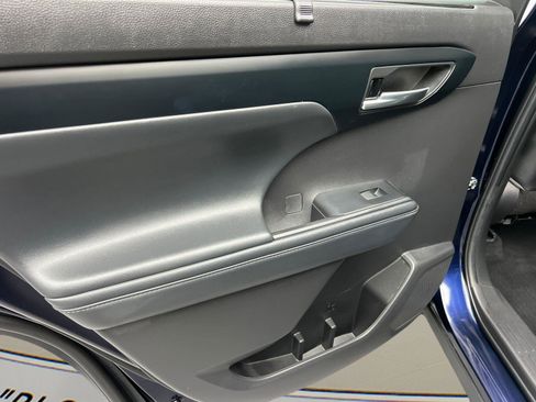 Used 2022 Toyota Highlander XLE image 23