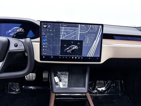 Used 2021 Tesla Model S Plaid image 8