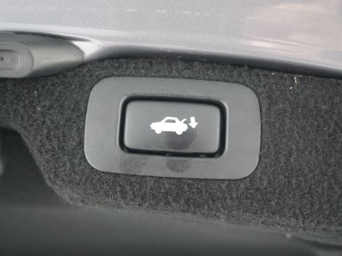 Used 2015 Lexus LS 460 w/ Comfort Package RWD image 32
