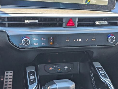 Used 2024 Kia Sorento SX Prestige w/ Sage Leather Package image 28