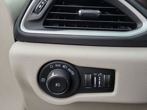 Certified 2024 Chrysler Pacifica Touring-L image 13