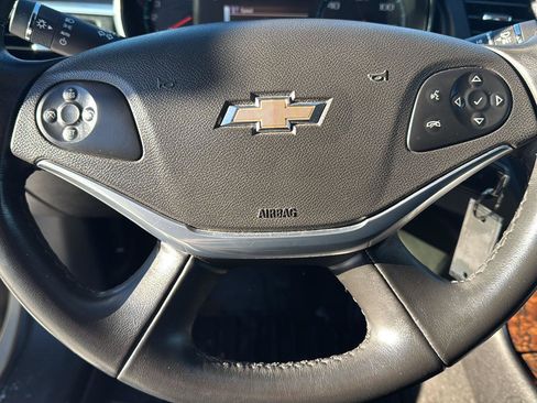 Used 2015 Chevrolet Impala LT w/ Convenience Package image 14
