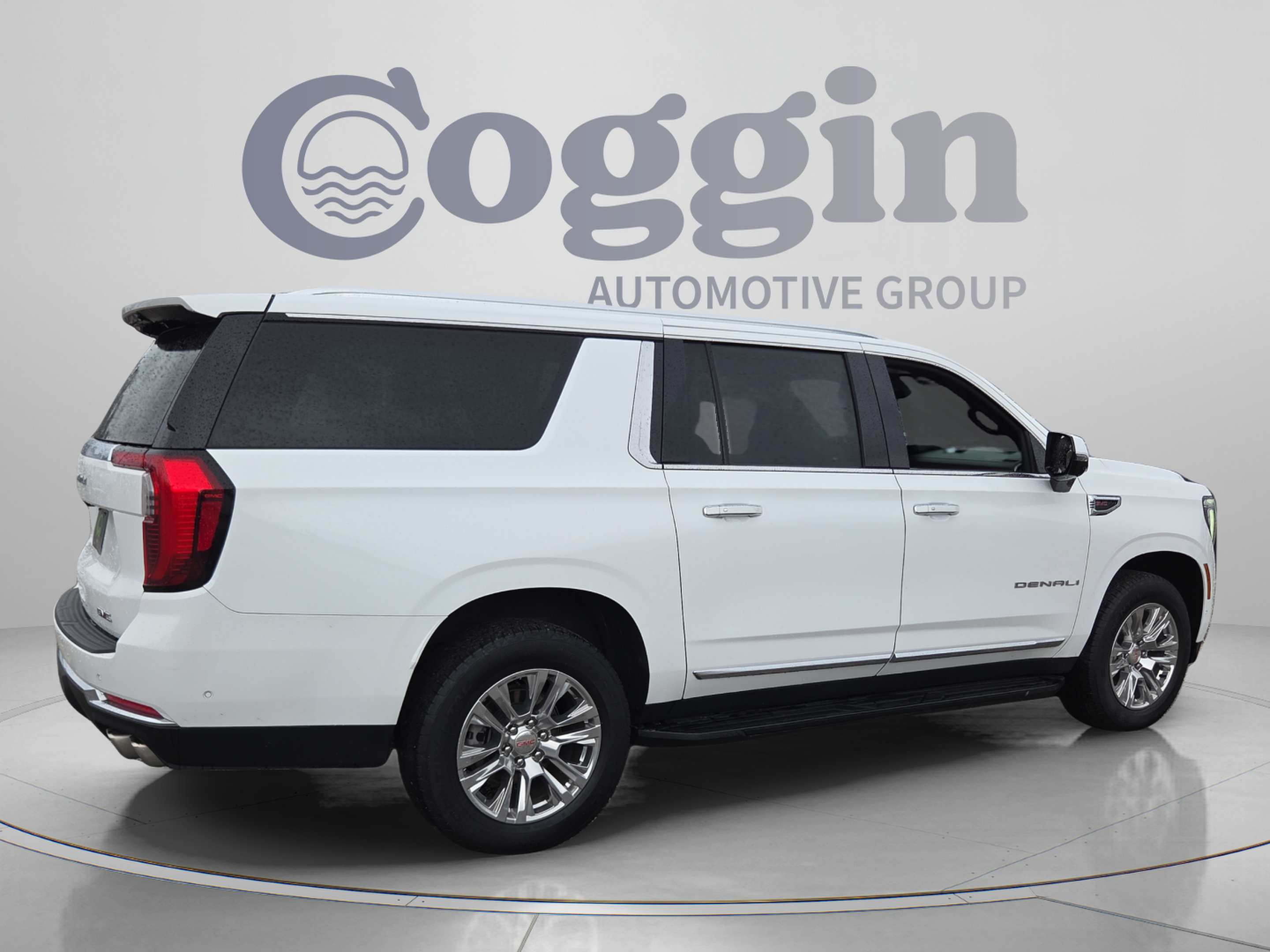 Used 2025 GMC Yukon XL Denali AWD/4WD image 5