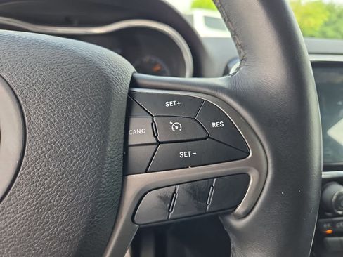 Used 2019 Jeep Grand Cherokee Limited w/ Luxury Group II RWD image 25