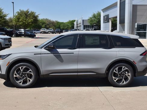 New 2026 Lincoln Nautilus Premier image 18