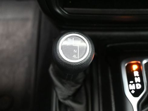 Used 2023 Jeep Gladiator Sport image 23