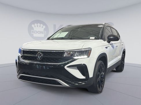 Used 2024 Volkswagen Taos SE image 1