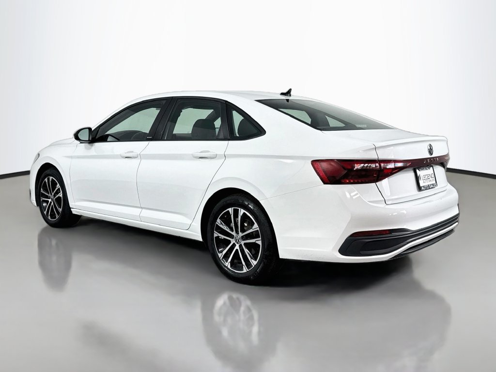 Used 2025 Volkswagen Jetta Sport FWD image 9