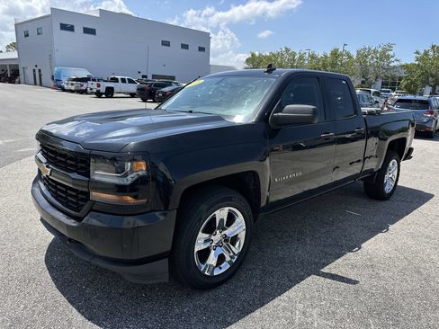 Used 2018 Chevrolet Silverado 1500 Custom w/ Custom Value Package RWD image 9