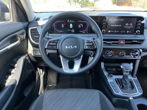Used 2025 Kia Seltos LX AWD/4WD image 12