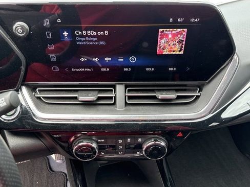 Used 2025 Chevrolet Trax RS w/ Driver Confidence Package image 28