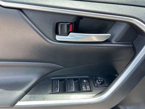 Used 2025 Toyota RAV4 XLE AWD/4WD image 19