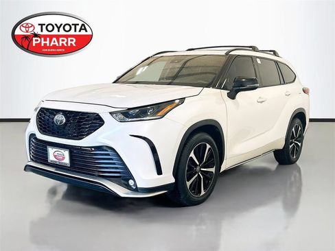Used 2022 Toyota Highlander XSE FWD image 1
