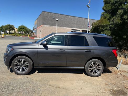 Used 2020 Ford Expedition Platinum AWD/4WD image 2