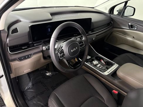 New 2026 Kia Carnival EX FWD image 17