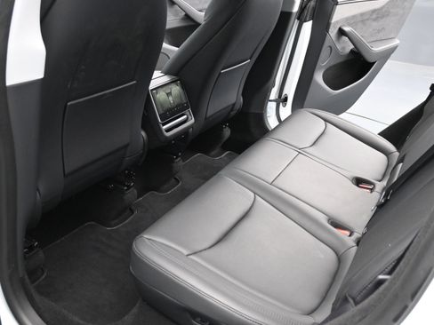 Used 2026 Tesla Model Y AWD image 12