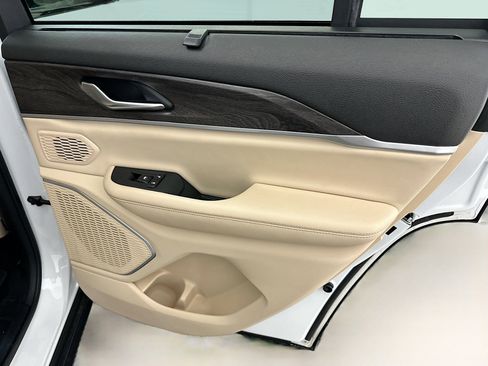 Used 2023 Jeep Grand Cherokee 4WD 4xe w/ Luxury Tech Group II image 33