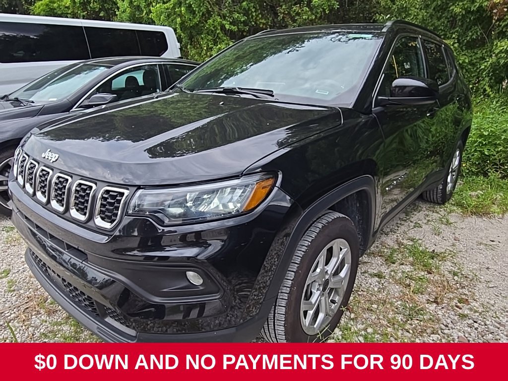 Used 2025 Jeep Compass Latitude w/ Sun & Sound Group AWD/4WD image 1