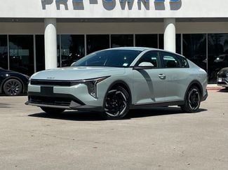 Used 2025 Kia K4 EX video 1