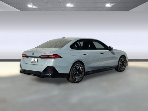 Used 2025 BMW 530i 530i w/ M Sport Package image 8